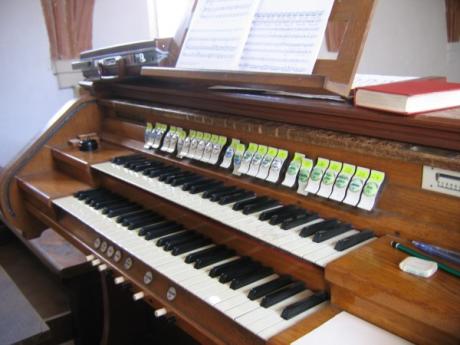 Orgel-Spieltisch