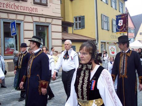 Tartlauer Trachtengruppe beim Umzug