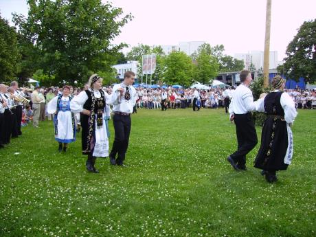 Trachtenaufmarsch beim Kronenfest