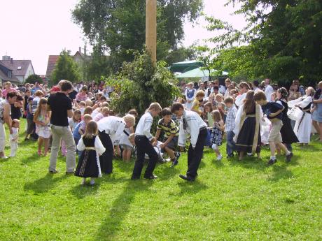 Kinder beim Kronenfest